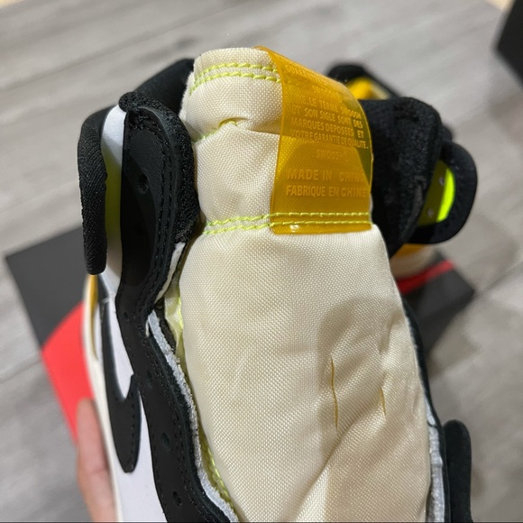 Air Jordan 1 Retro High “Volt” OG Men's 11.5 - Picture 3 of 8